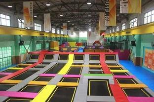 成(cheng)都這所軍工廠(chang)，曾(zeng)經(jing)造火(huo)藥(yao)現(xian)在(zai)搞文藝(yi)，耍(shua)壹天都不(bu)得(de)累